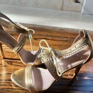 Pour La Victoire Gold Women's Heels